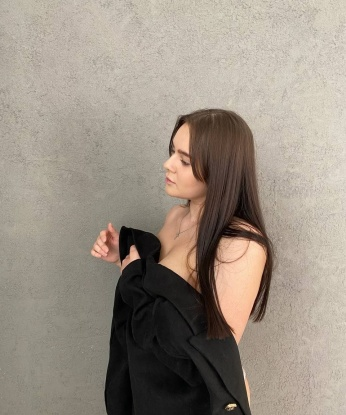 Молодая и игривая красотка приглашает в гости солидного джентльмена. Со мной ты сможешь окунуться в мир страсти и удовольствия. Я идеальный спутник для твоего досуга. 12494, 22 года